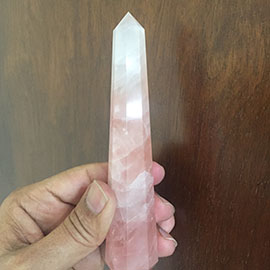 Related 13 cm Rose quartz Tower