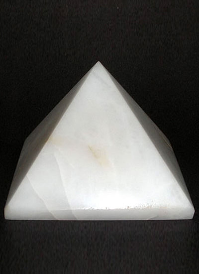 60 mm White Agate Pyramid Image