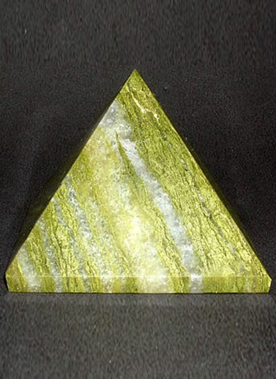 60 mm Green Agate Pyramid Image