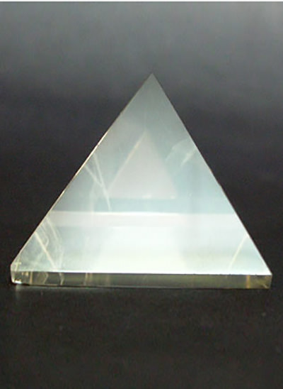 46 mm Crystal Pyramid Image