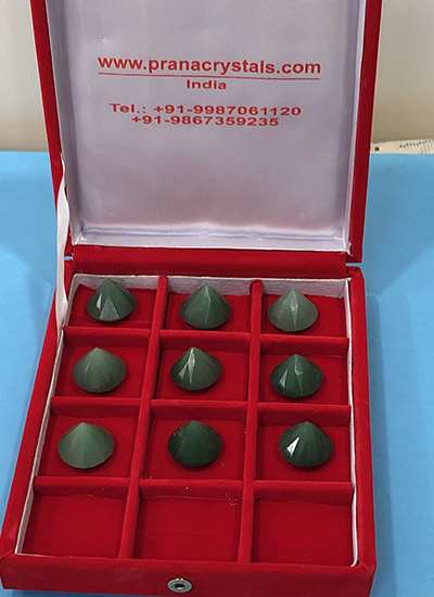 Set of 9 Small Green Aventurine Diamond shape extractors Image