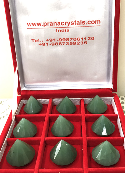 Set of 9 Medium Green Aventurine diamond shape extractors Image